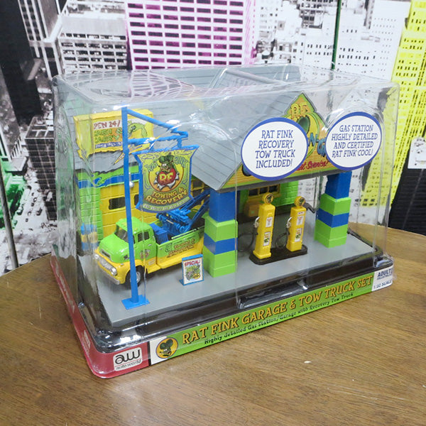 AUTO WORLD 1:48 RAT FINK Garage with 1:32 Tow Truck Set 【ラットフィンク】ミニカー