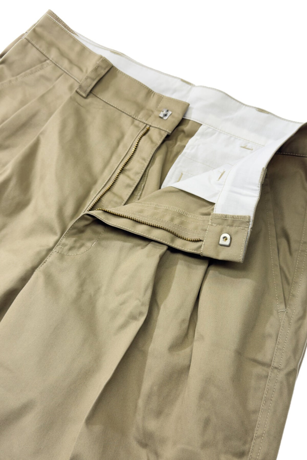 Two Tuck Chino Pants -BEIGE-