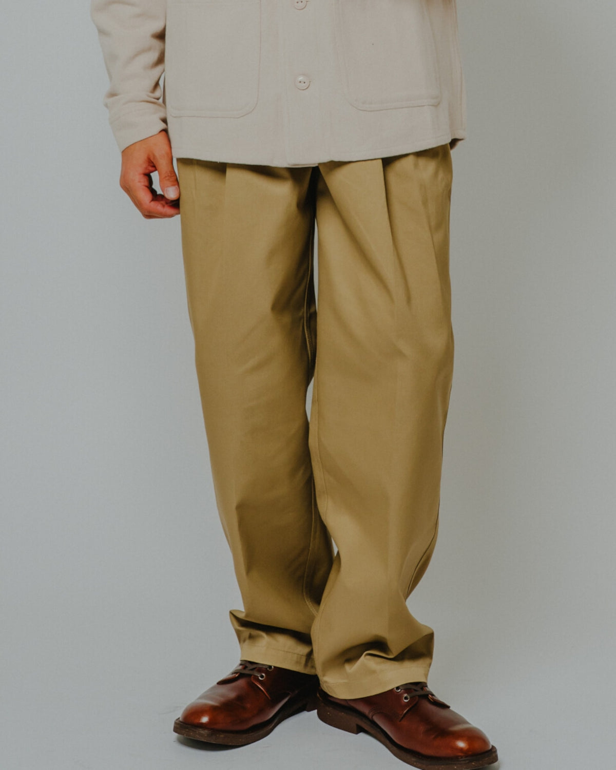 Two Tuck Chino Pants -BEIGE-