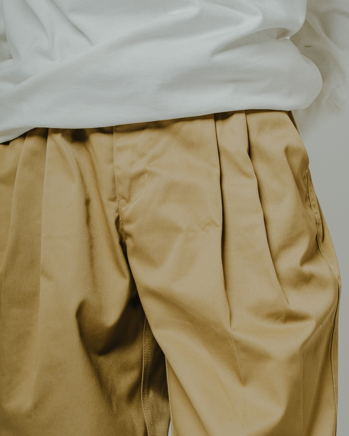 Two Tuck Chino Pants -BEIGE-